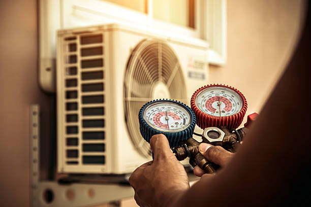 Professional Hvac technician working in Paxton, FL